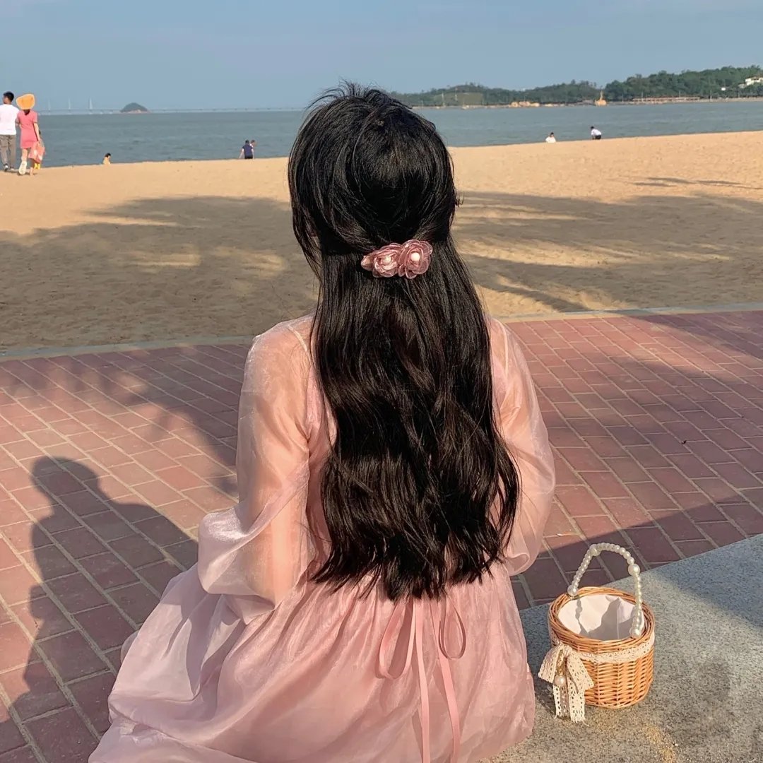 伊娜：初生之犊 在线观看封面
